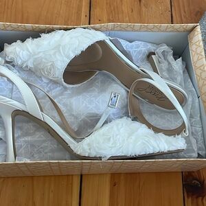 Jewel Badgley Mischka White Floral Heels